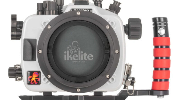 front view of the Ikelite 200DL Underwater Housing for Fujifilm X-T5 Mirrorless Digital Camera – one of the Best underwater camera houses for underwater photographers